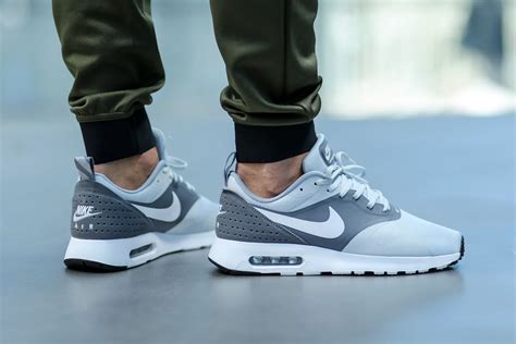 nike air max tavas grijs|nike air max tavas men's.